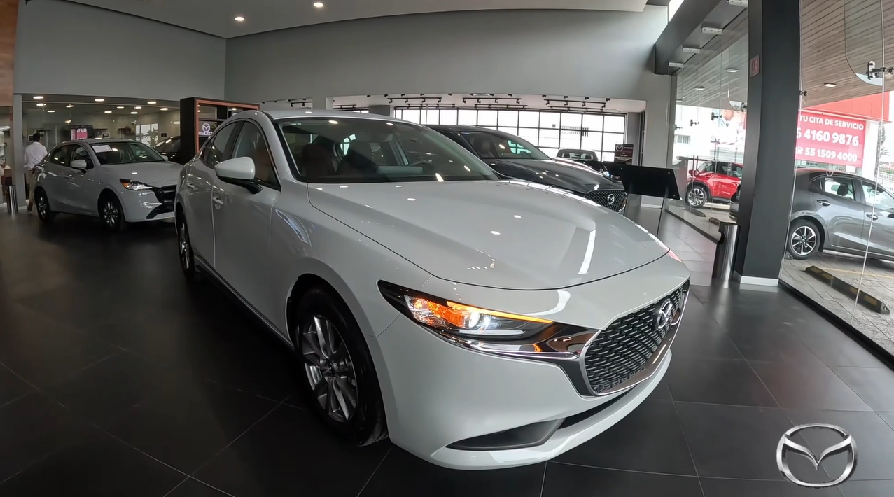 MAZDA 3 SEDAN i 2025