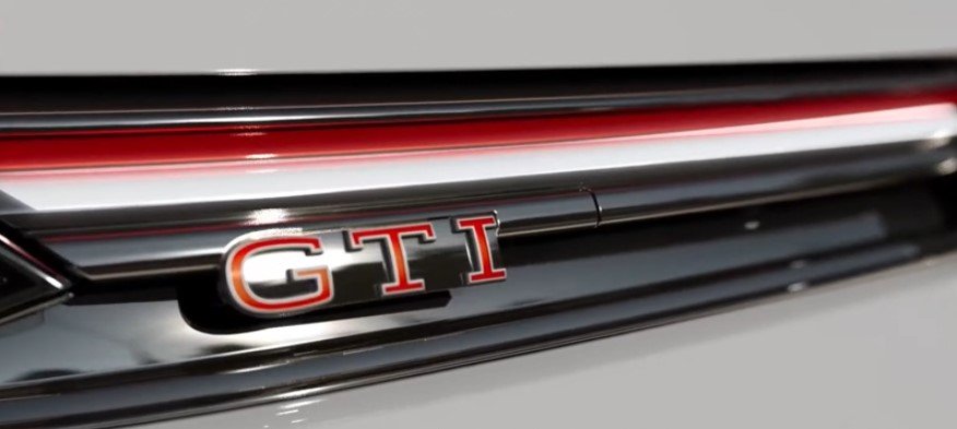 Nuevo VW GTI DSG 7, 2025 ¿El Rey de los Hot Hatches.Emblema GTI